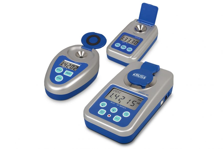 Digital handheld refractometer